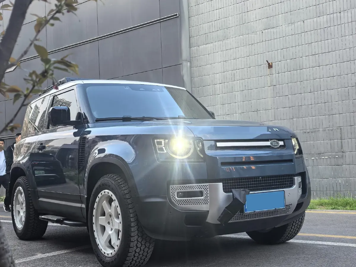 2024 Land Rover Defender 3.0T 400HP L6 8AT,autocango,china used car exporter,china ev exporter,chinese used car exporter,chinese used ev exporter
