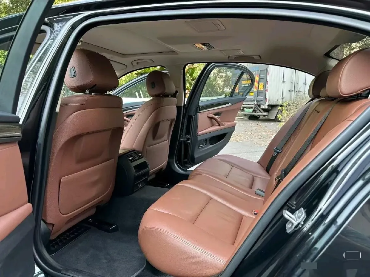 2023 BMW 5 Series 2.0T 245HP L4 8AT,autocango,china used car exporter,china ev exporter,chinese used car exporter,chinese used ev exporter