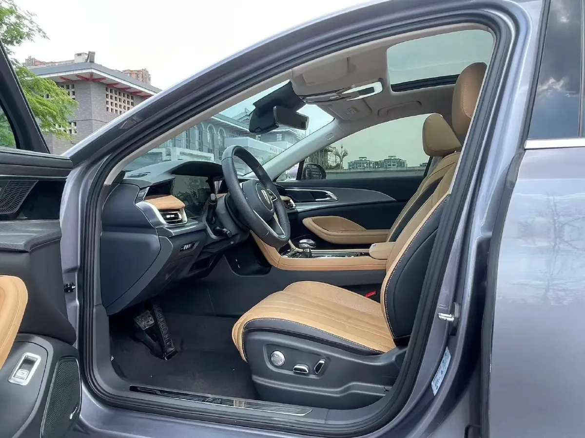 2023 HongQi H5 2.0T 224HP L4 8AT,autocango,china used car exporter,china ev exporter,chinese used car exporter,chinese used ev exporter