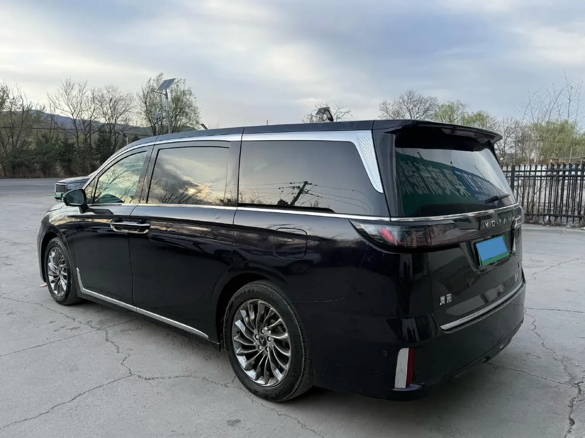 2022 Voyah Dream 1.5T 136HP L4 PHEV 25.57KWH,autocango,china used car exporter,china ev exporter,chinese used car exporter,chinese used ev exporter