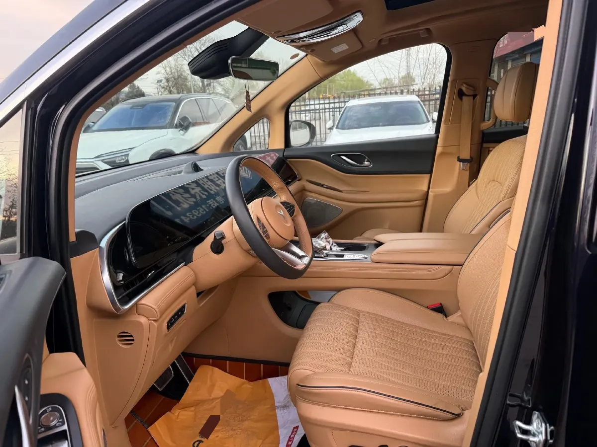 2022 Voyah Dream 1.5T 136HP L4 PHEV 25.57KWH,autocango,china used car exporter,china ev exporter,chinese used car exporter,chinese used ev exporter