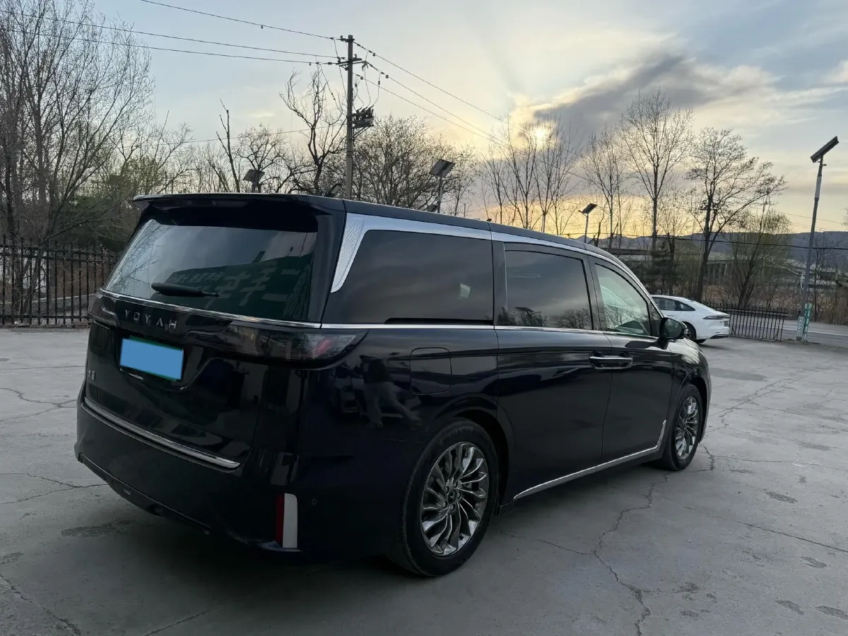 2022 Voyah Dream 1.5T 136HP L4 PHEV 25.57KWH,autocango,china used car exporter,china ev exporter,chinese used car exporter,chinese used ev exporter