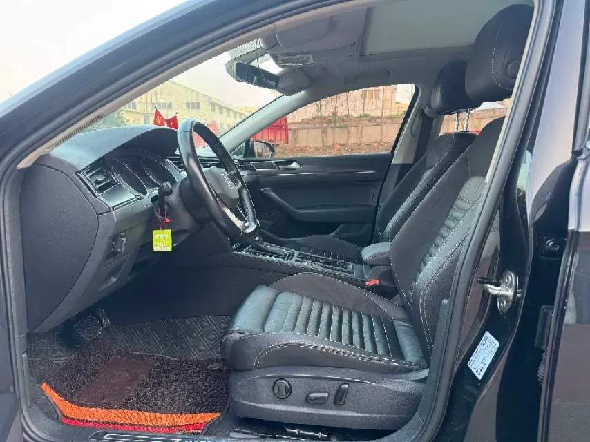 2020 Volkswagen Magotan 2.0T 186HP L4 7DCT,autocango,china used car exporter,china ev exporter,chinese used car exporter,chinese used ev exporter