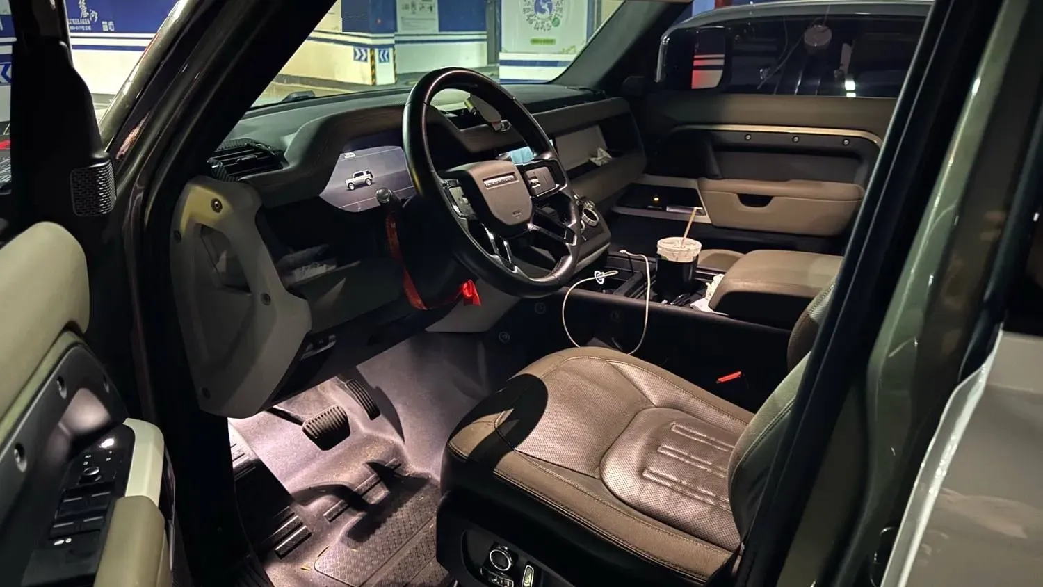 2020 Land Rover Defender 3.0T 400HP L6 8AT,autocango,china used car exporter,china ev exporter,chinese used car exporter,chinese used ev exporter