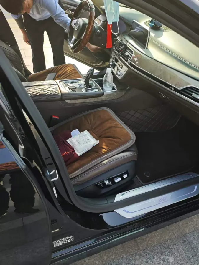 2021 BMW 7 Series 3.0T 340HP L6 8AT,autocango,china used car exporter,china ev exporter,chinese used car exporter,chinese used ev exporter