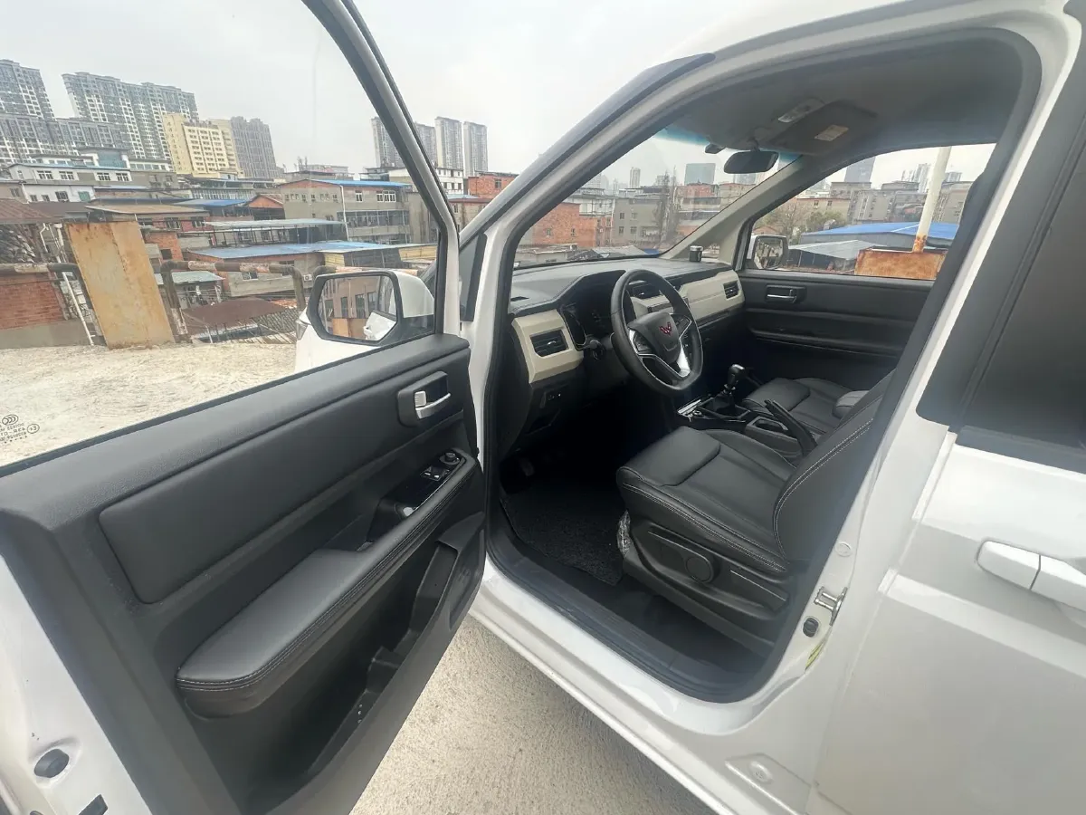 2021 WuLing ZhengChen 1.5T 147HP L4 6MT,autocango,china used car exporter,china ev exporter,chinese used car exporter,chinese used ev exporter