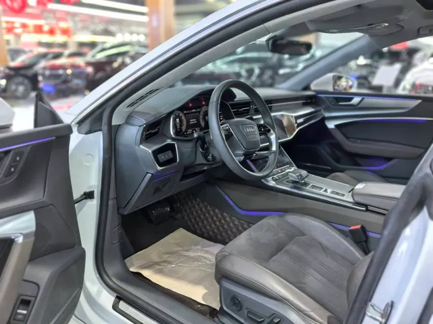 2024 Audi A7L 2.0T 245HP L4 7DCT,autocango,china used car exporter,china ev exporter,chinese used car exporter,chinese used ev exporter