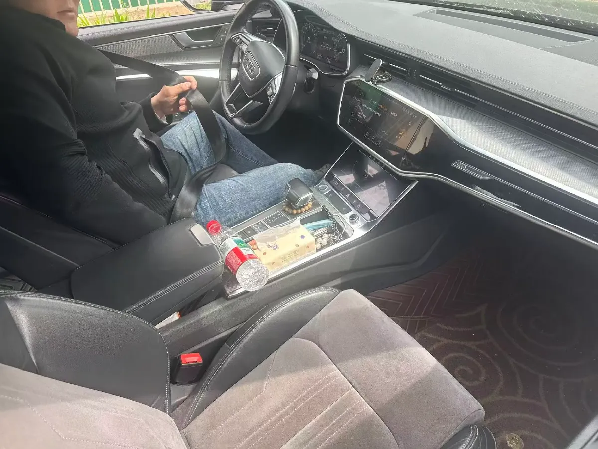 2020 Audi A6L 2.0T 190HP L4 7DCT,autocango,china used car exporter,china ev exporter,chinese used car exporter,chinese used ev exporter