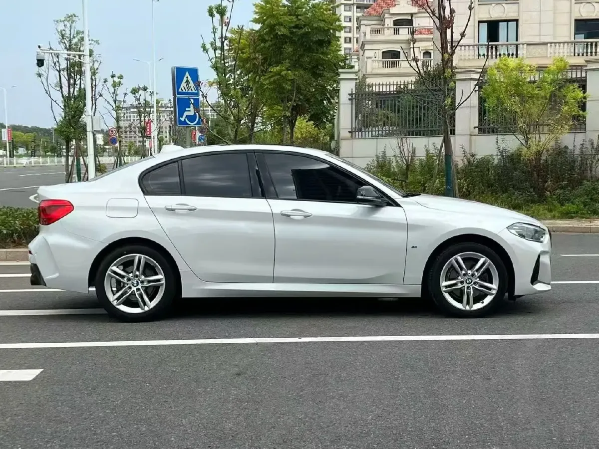2021 BMW 1 Series 1.5T 140HP L3 7DCT,autocango,china used car exporter,china ev exporter,chinese used car exporter,chinese used ev exporter