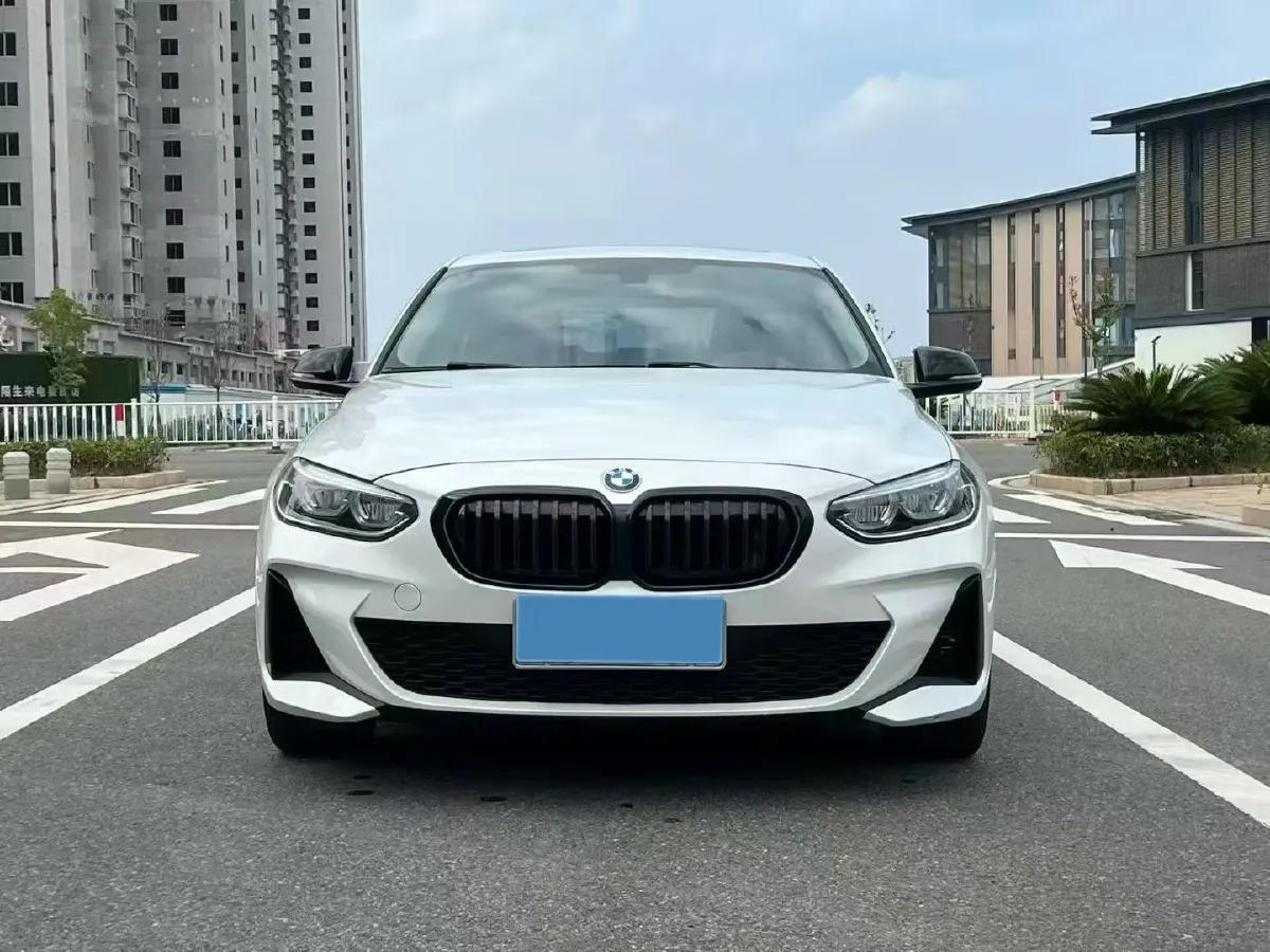 2021 BMW 1 Series 1.5T 140HP L3 7DCT,autocango,china used car exporter,china ev exporter,chinese used car exporter,chinese used ev exporter