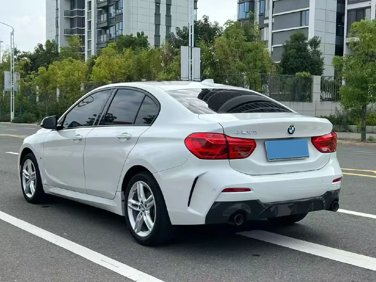 2021 BMW 1 Series 1.5T 140HP L3 7DCT,autocango,china used car exporter,china ev exporter,chinese used car exporter,chinese used ev exporter