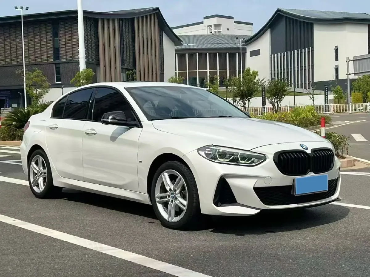 2021 BMW 1 Series 1.5T 140HP L3 7DCT,autocango,china used car exporter,china ev exporter,chinese used car exporter,chinese used ev exporter
