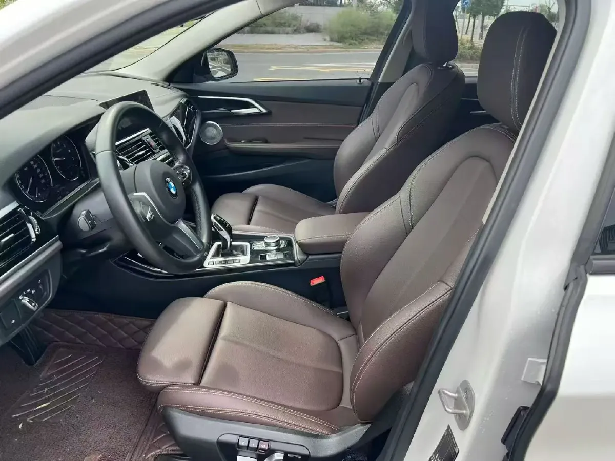 2021 BMW 1 Series 1.5T 140HP L3 7DCT,autocango,china used car exporter,china ev exporter,chinese used car exporter,chinese used ev exporter