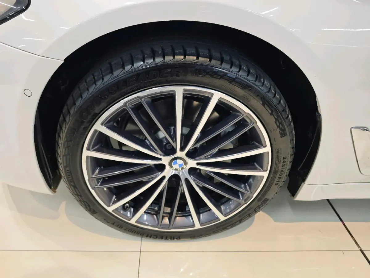 2021 BMW 5 Series 2.0T 252HP L4 8AT,autocango,china used car exporter,china ev exporter,chinese used car exporter,chinese used ev exporter