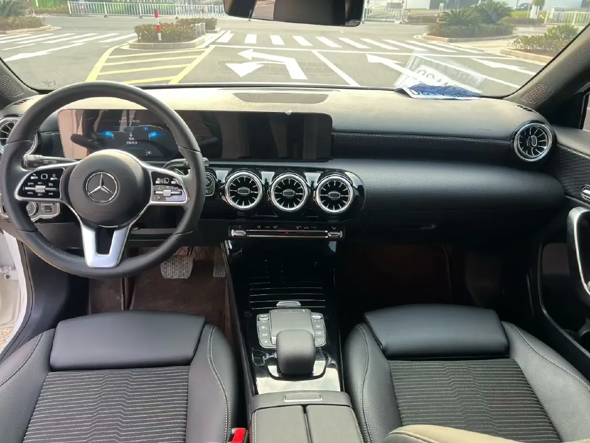 2022 Mercedes-Benz A Class 1.3T 163HP L4 7DCT,autocango,china used car exporter,china ev exporter,chinese used car exporter,chinese used ev exporter