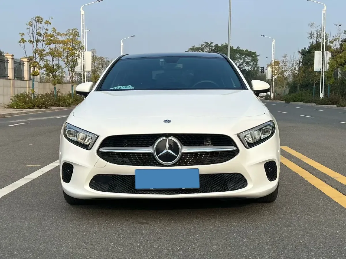 2022 Mercedes-Benz A Class 1.3T 163HP L4 7DCT,autocango,china used car exporter,china ev exporter,chinese used car exporter,chinese used ev exporter