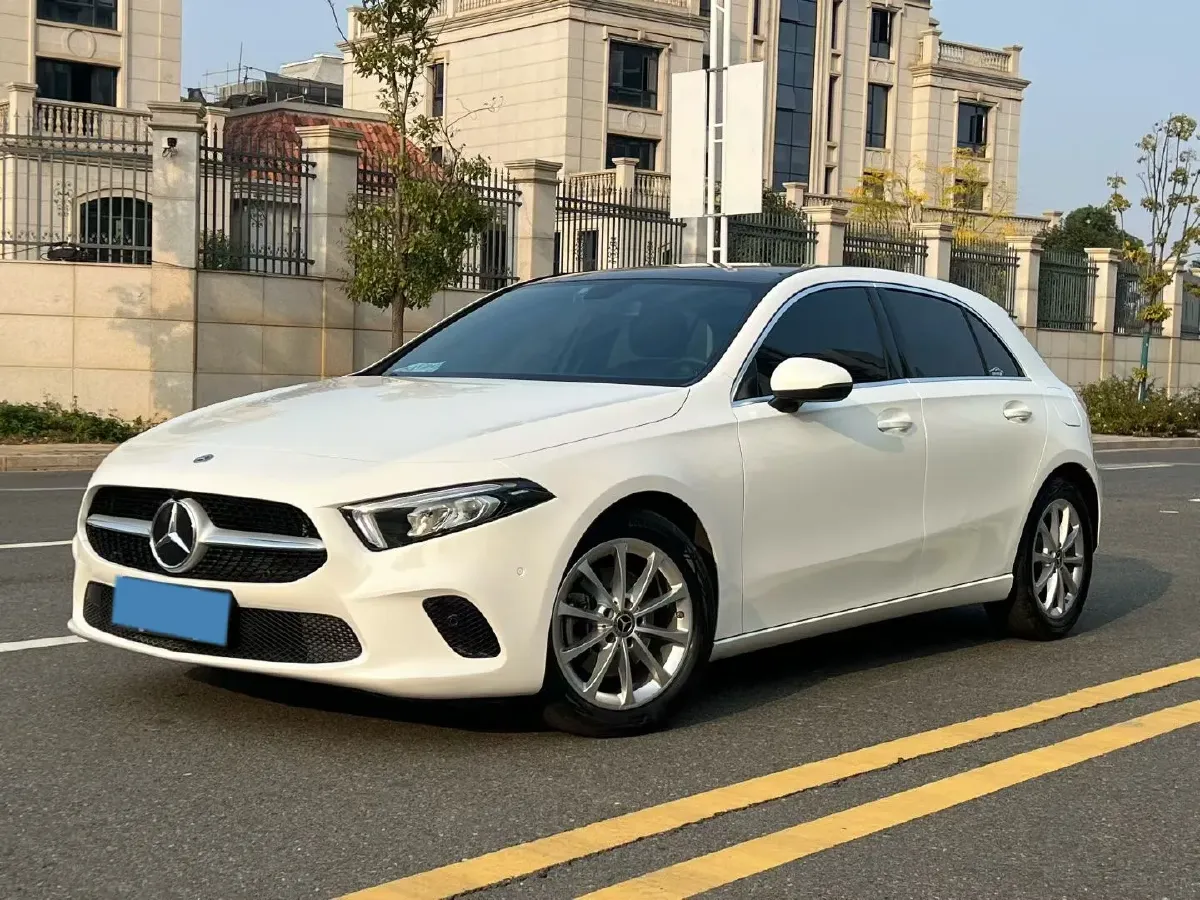2022 Mercedes-Benz A Class 1.3T 163HP L4 7DCT,autocango,china used car exporter,china ev exporter,chinese used car exporter,chinese used ev exporter