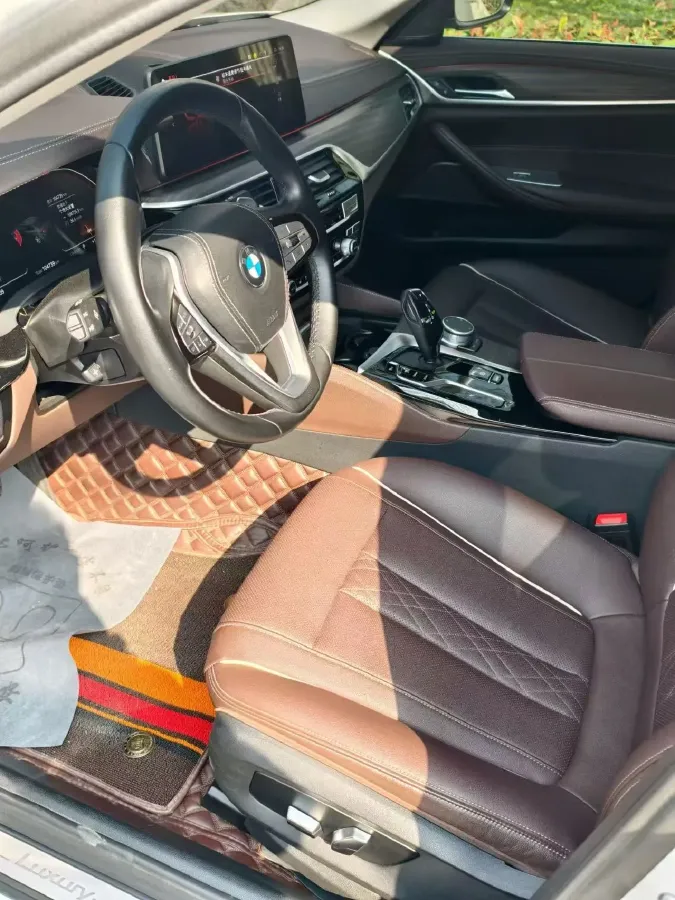 2022 BMW 5 Series 2.0T 252HP L4 8AT,autocango,china used car exporter,china ev exporter,chinese used car exporter,chinese used ev exporter