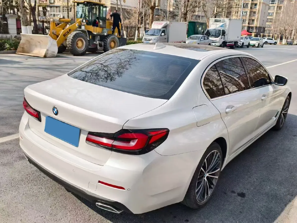 2022 BMW 5 Series 2.0T 252HP L4 8AT,autocango,china used car exporter,china ev exporter,chinese used car exporter,chinese used ev exporter