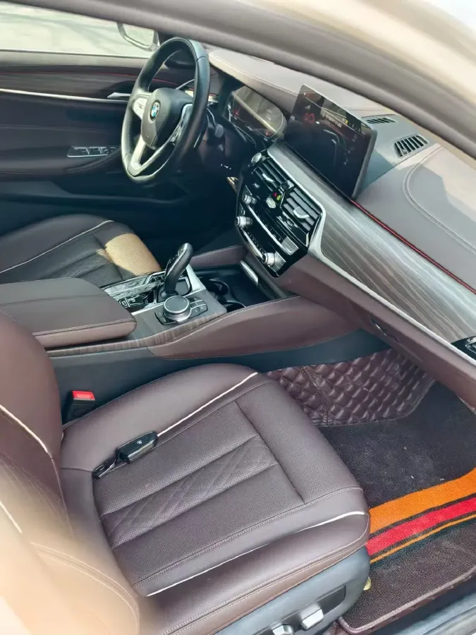 2022 BMW 5 Series 2.0T 252HP L4 8AT,autocango,china used car exporter,china ev exporter,chinese used car exporter,chinese used ev exporter