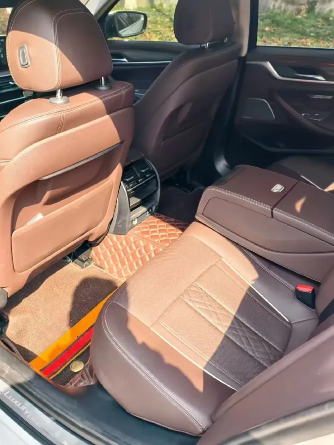 2022 BMW 5 Series 2.0T 252HP L4 8AT,autocango,china used car exporter,china ev exporter,chinese used car exporter,chinese used ev exporter