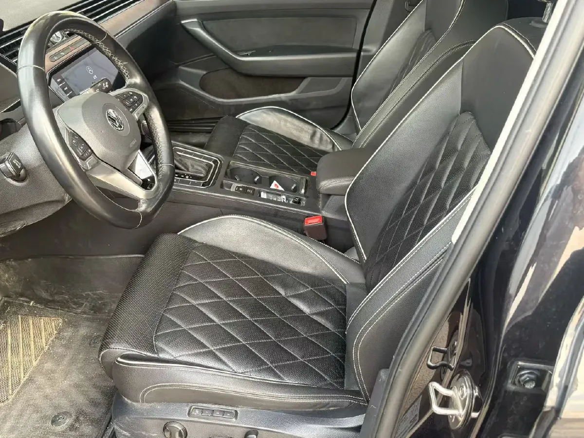 2020 Volkswagen Magotan 2.0T 186HP L4 7DCT,autocango,china used car exporter,china ev exporter,chinese used car exporter,chinese used ev exporter