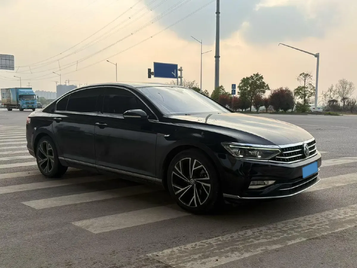 2020 Volkswagen Magotan 2.0T 186HP L4 7DCT,autocango,china used car exporter,china ev exporter,chinese used car exporter,chinese used ev exporter
