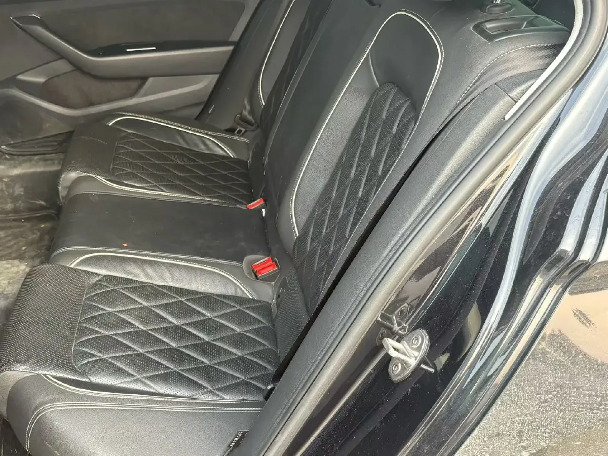 2020 Volkswagen Magotan 2.0T 186HP L4 7DCT,autocango,china used car exporter,china ev exporter,chinese used car exporter,chinese used ev exporter