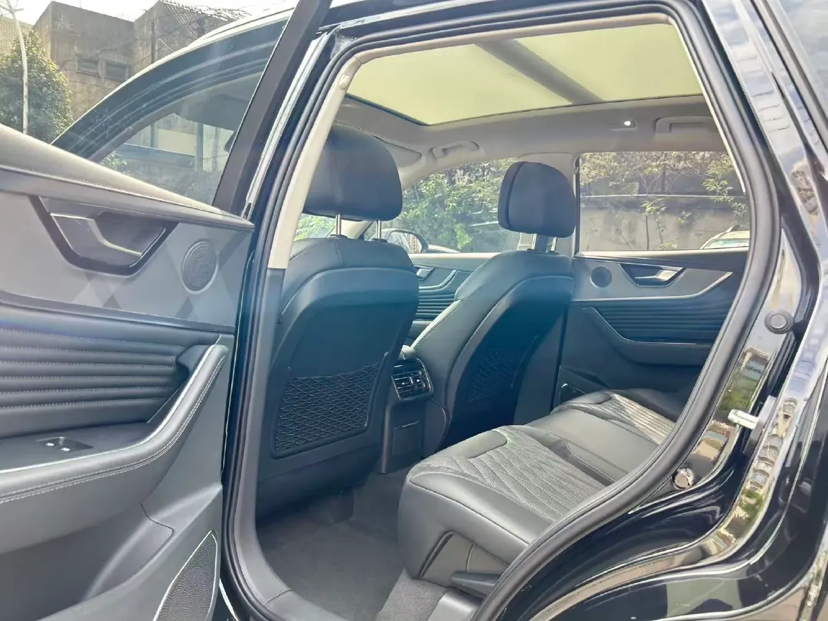 2023 HongQi HS5 2.0T 252HP L4 8AT,autocango,china used car exporter,china ev exporter,chinese used car exporter,chinese used ev exporter