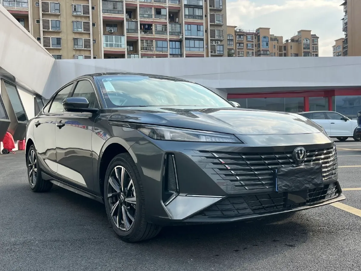 2025 ChangAn Eado 1.5T 192HP L4 7DCT,autocango,china used car exporter,china ev exporter,chinese used car exporter,chinese used ev exporter