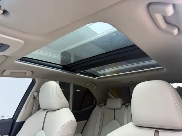 2019 Toyota Camry 2.5L 209HP L4 8AT,autocango,china used car exporter,china ev exporter,chinese used car exporter,chinese used ev exporter