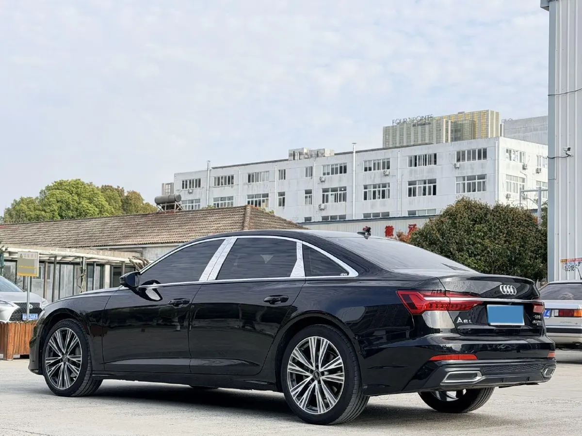 2021 Audi A6L 2.0T 224HP L4 7DCT,autocango,china used car exporter,china ev exporter,chinese used car exporter,chinese used ev exporter