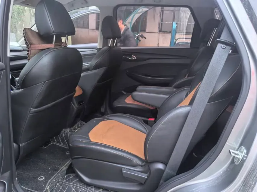 2019 WuLing HongGuang S3 1.5L 99HP L4 6MT,autocango,china used car exporter,china ev exporter,chinese used car exporter,chinese used ev exporter
