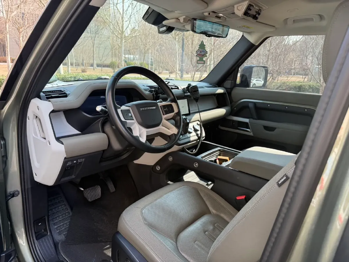 2021 Land Rover Defender 3.0T 400HP L6 8AT,autocango,china used car exporter,china ev exporter,chinese used car exporter,chinese used ev exporter