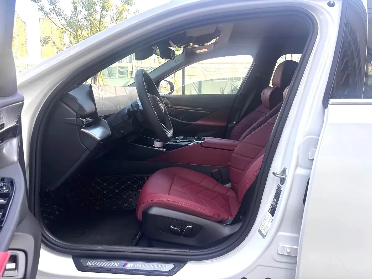 2024 BMW 5 Series 2.0T 258HP L4 8AT,autocango,china used car exporter,china ev exporter,chinese used car exporter,chinese used ev exporter