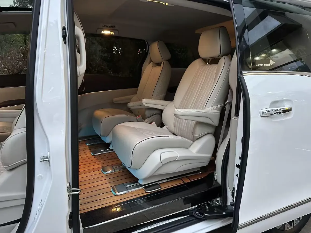 2022 Buick GL8 2.0T 237HP L4 9AT,autocango,china used car exporter,china ev exporter,chinese used car exporter,chinese used ev exporter