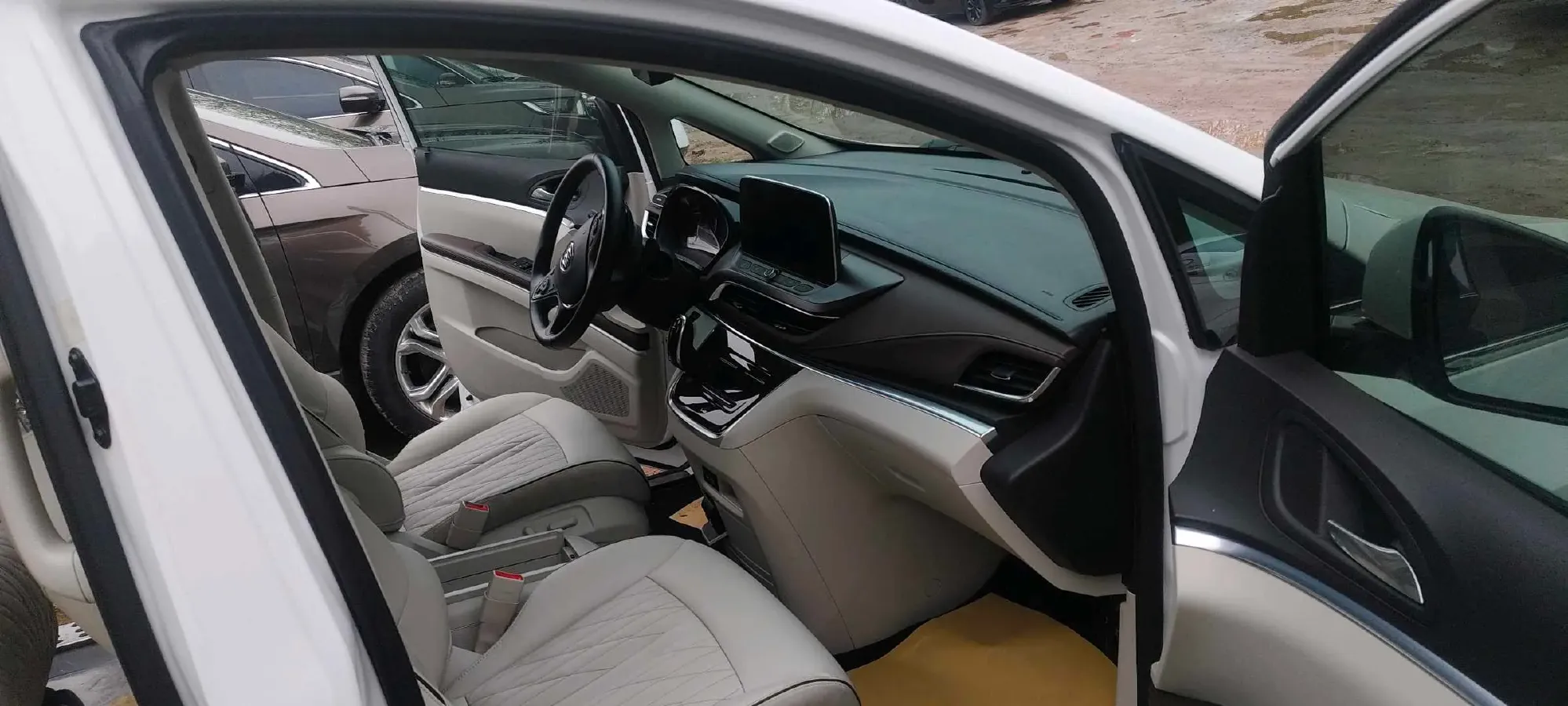 2022 Buick GL8 2.0T 237HP L4 9AT,autocango,china used car exporter,china ev exporter,chinese used car exporter,chinese used ev exporter