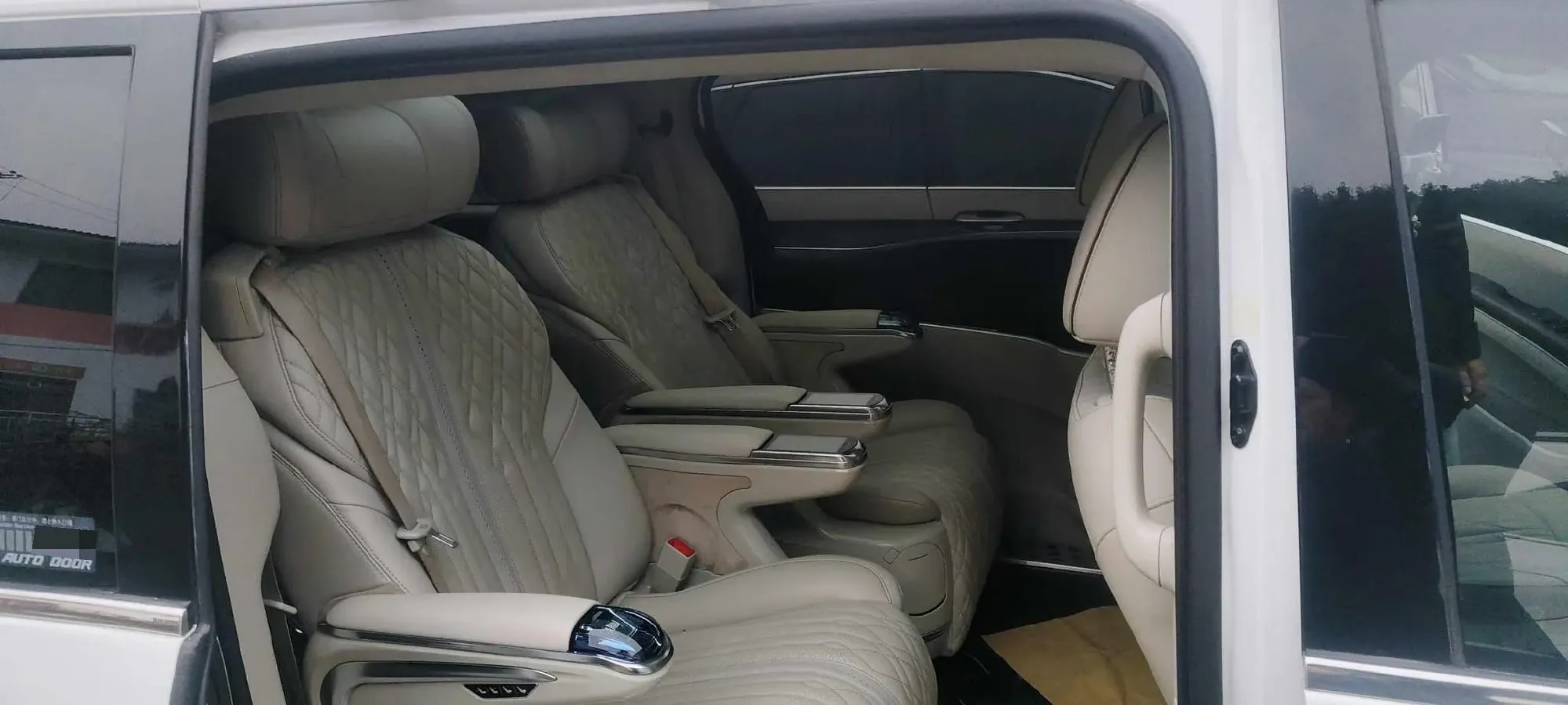 2022 Buick GL8 2.0T 237HP L4 9AT,autocango,china used car exporter,china ev exporter,chinese used car exporter,chinese used ev exporter