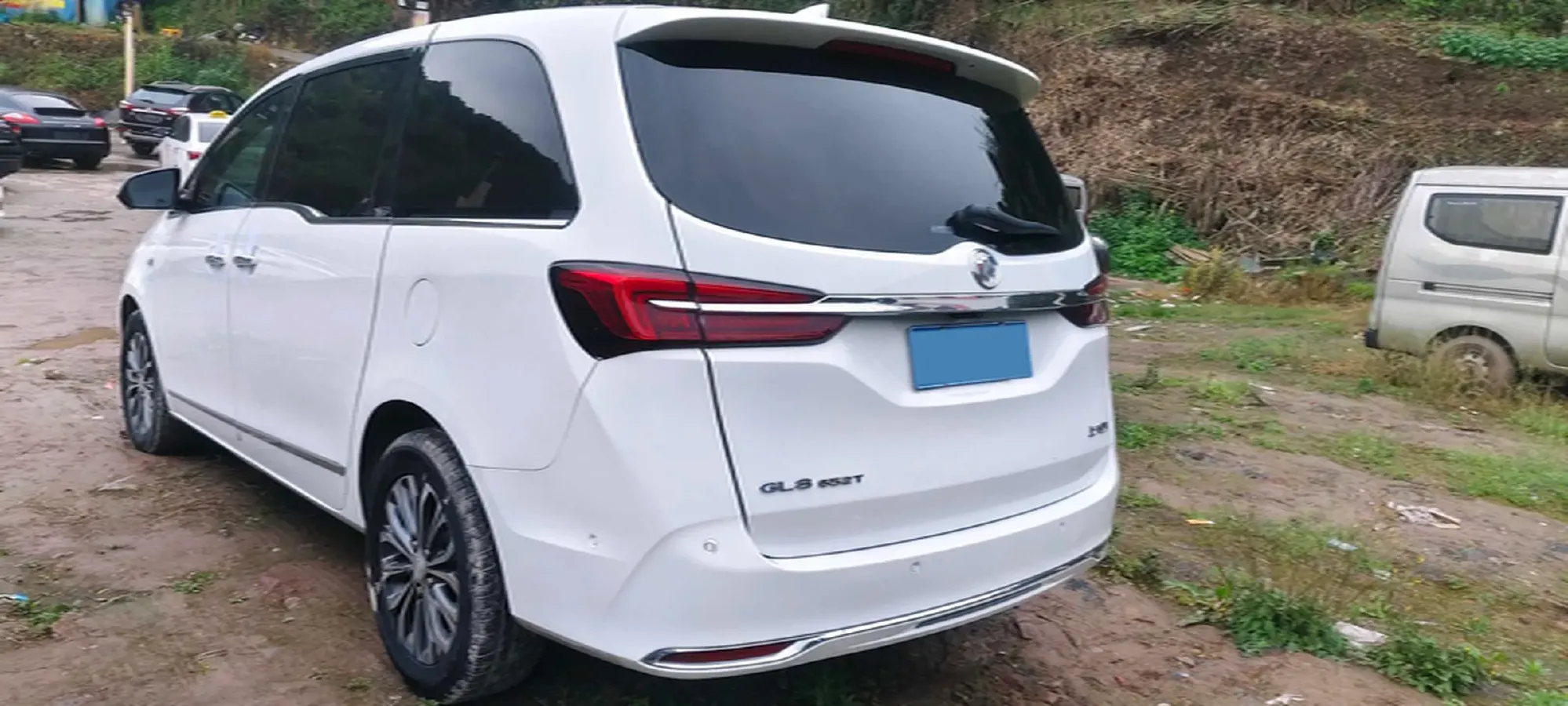 2022 Buick GL8 2.0T 237HP L4 9AT,autocango,china used car exporter,china ev exporter,chinese used car exporter,chinese used ev exporter
