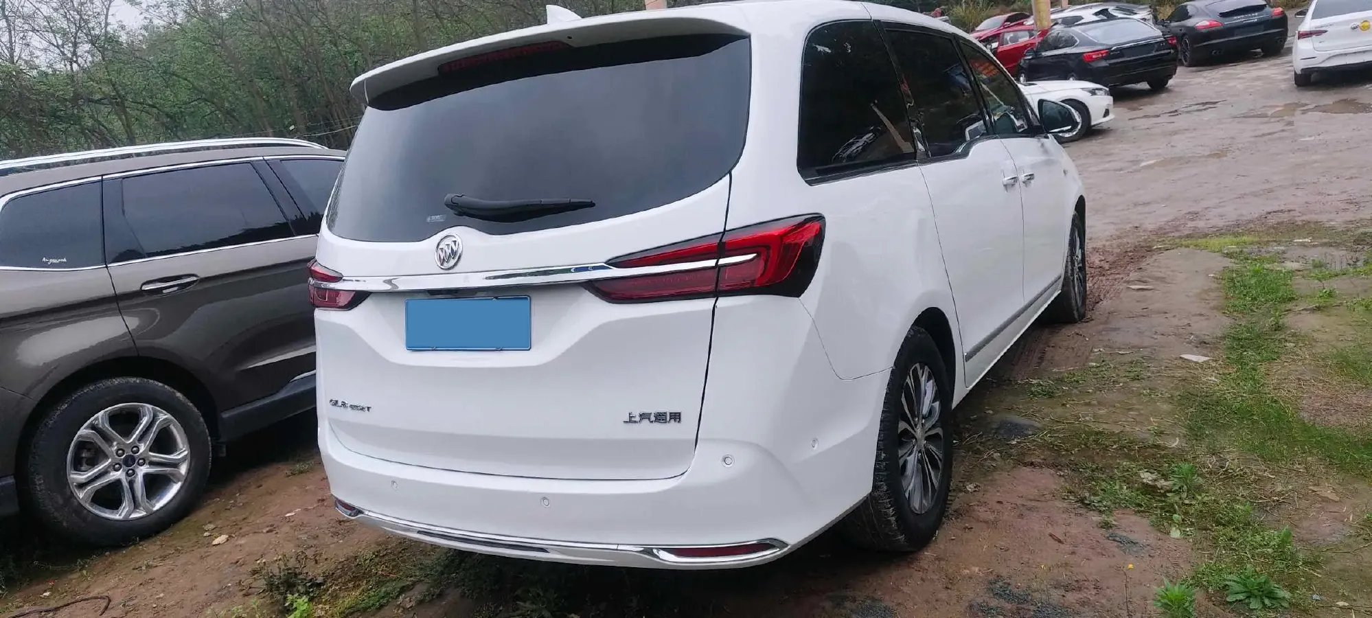 2022 Buick GL8 2.0T 237HP L4 9AT,autocango,china used car exporter,china ev exporter,chinese used car exporter,chinese used ev exporter
