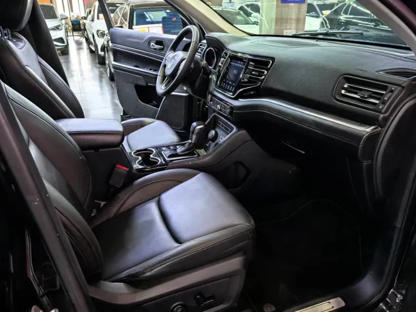 2018 Jeep Grand Commander 2.0T 265HP L4 9AT,autocango,china used car exporter,china ev exporter,chinese used car exporter,chinese used ev exporter