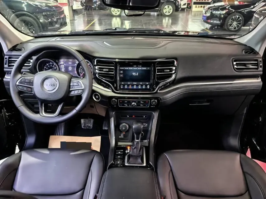 2018 Jeep Grand Commander 2.0T 265HP L4 9AT,autocango,china used car exporter,china ev exporter,chinese used car exporter,chinese used ev exporter