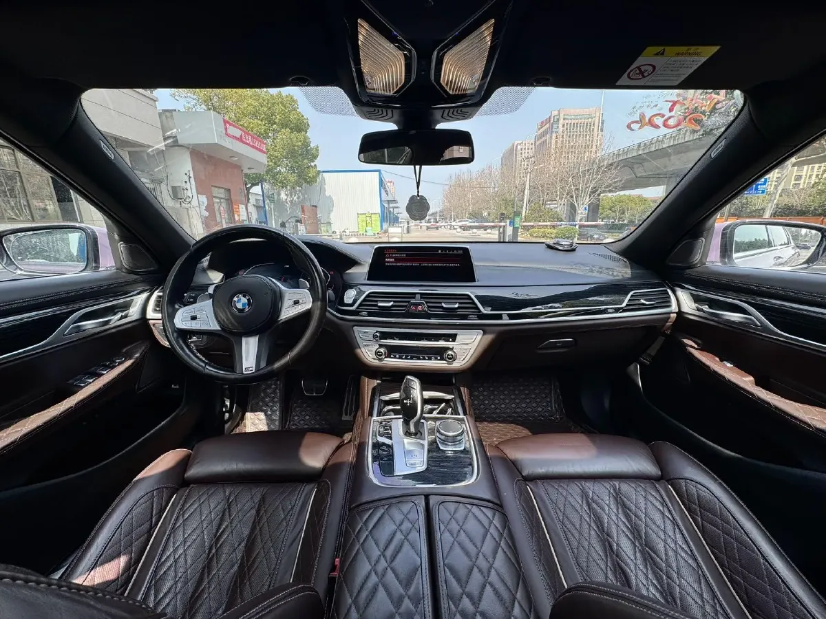 2021 BMW 7 Series 3.0T 340HP L6 8AT,autocango,china used car exporter,china ev exporter,chinese used car exporter,chinese used ev exporter