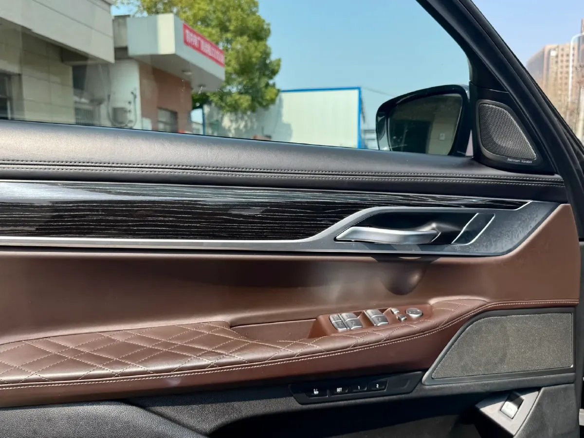 2021 BMW 7 Series 3.0T 340HP L6 8AT,autocango,china used car exporter,china ev exporter,chinese used car exporter,chinese used ev exporter