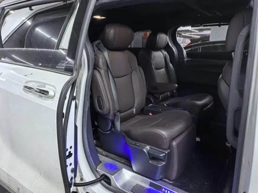 2023 Toyota Sienna 2.5L 189HP L4 E-CVT Hybrid,autocango,china used car exporter,china ev exporter,chinese used car exporter,chinese used ev exporter