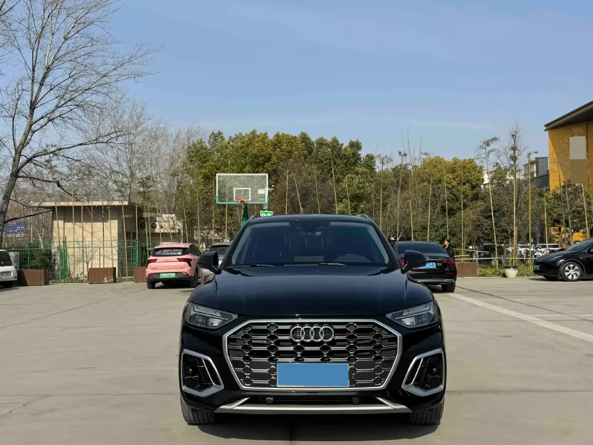 2022 Audi Q5L 2.0T 252HP L4 7DCT,autocango,china used car exporter,china ev exporter,chinese used car exporter,chinese used ev exporter