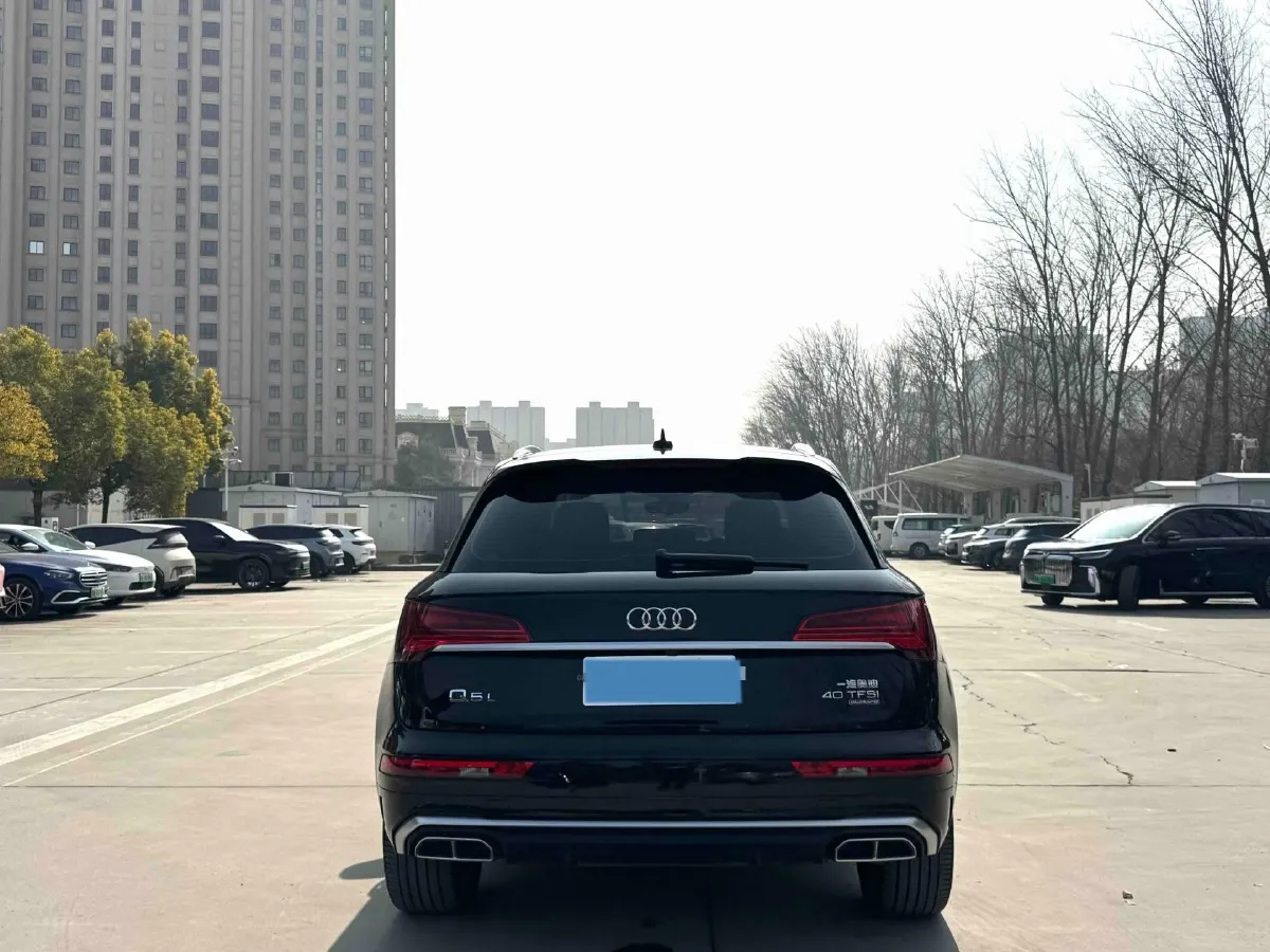 2022 Audi Q5L 2.0T 252HP L4 7DCT,autocango,china used car exporter,china ev exporter,chinese used car exporter,chinese used ev exporter