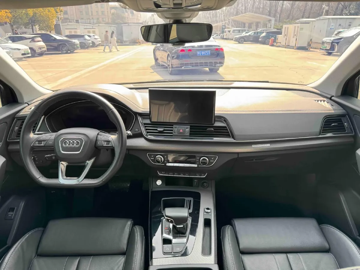 2022 Audi Q5L 2.0T 252HP L4 7DCT,autocango,china used car exporter,china ev exporter,chinese used car exporter,chinese used ev exporter
