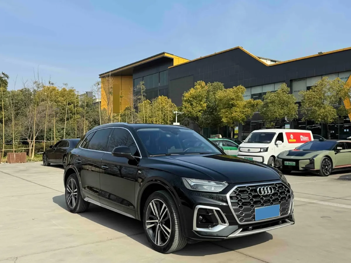 2022 Audi Q5L 2.0T 252HP L4 7DCT,autocango,china used car exporter,china ev exporter,chinese used car exporter,chinese used ev exporter
