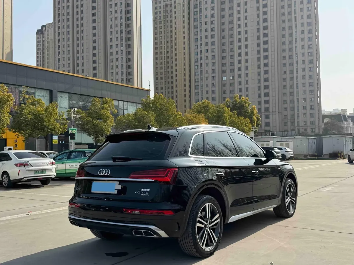 2022 Audi Q5L 2.0T 252HP L4 7DCT,autocango,china used car exporter,china ev exporter,chinese used car exporter,chinese used ev exporter